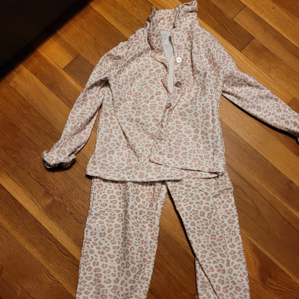 Kids- Carters- Winter Pajama set - Size 4t- Light animal/leopard color
